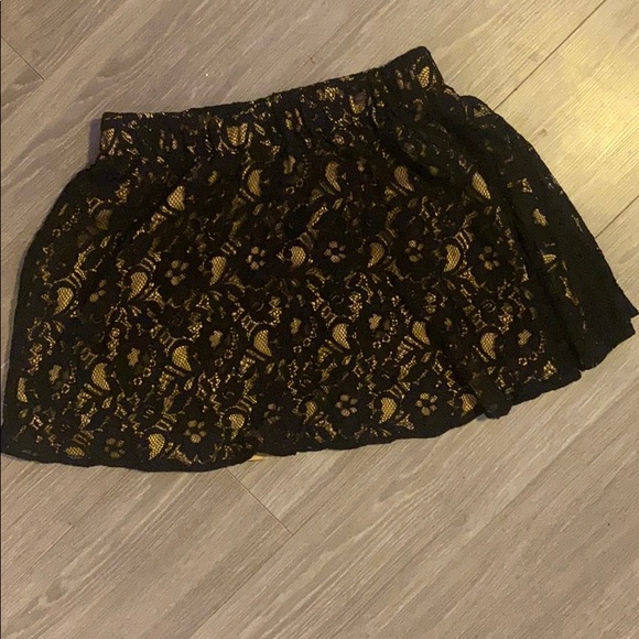 Black and gold guess skirt - Picture 1 of 6